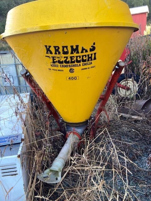 Kromas  取付式肥料散布機