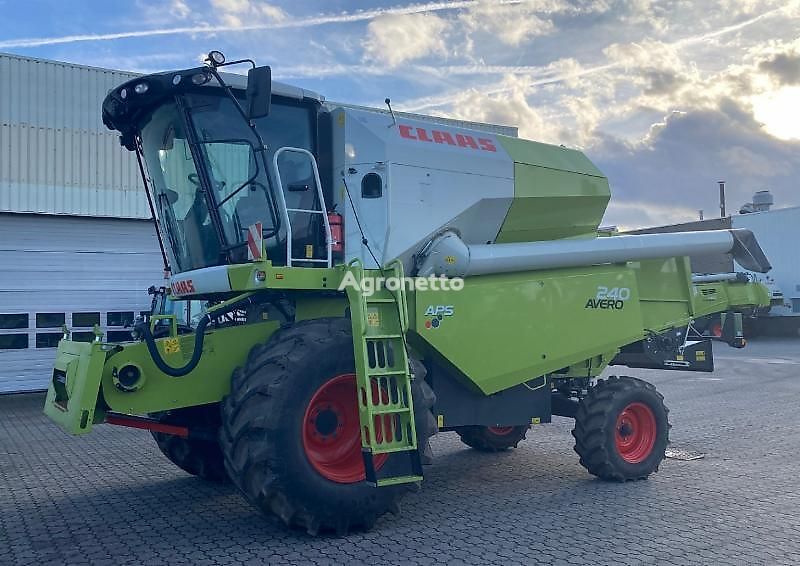 Claas AVERO 240 穀物収穫機