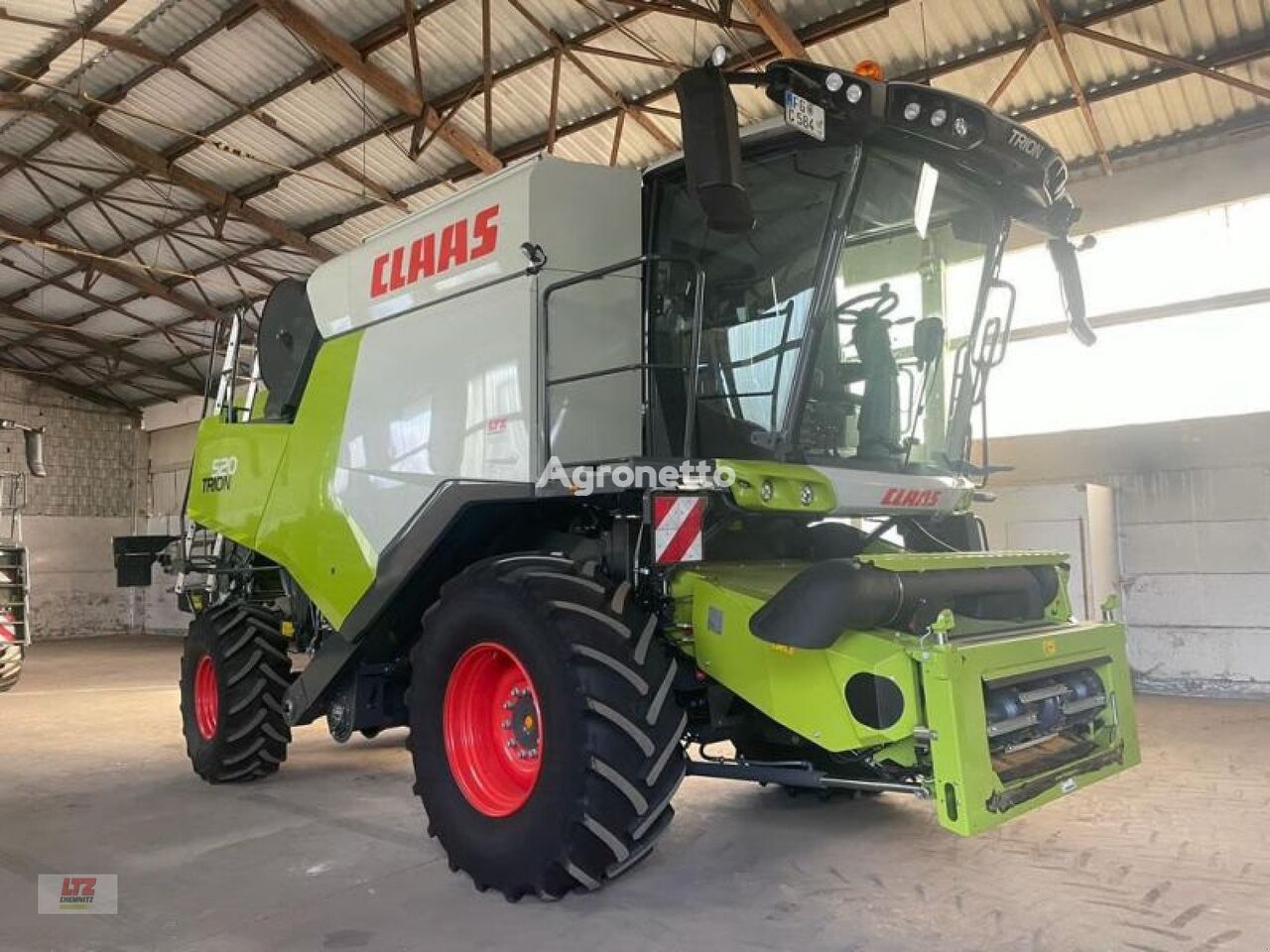 Claas TRION 520  穀物収穫機