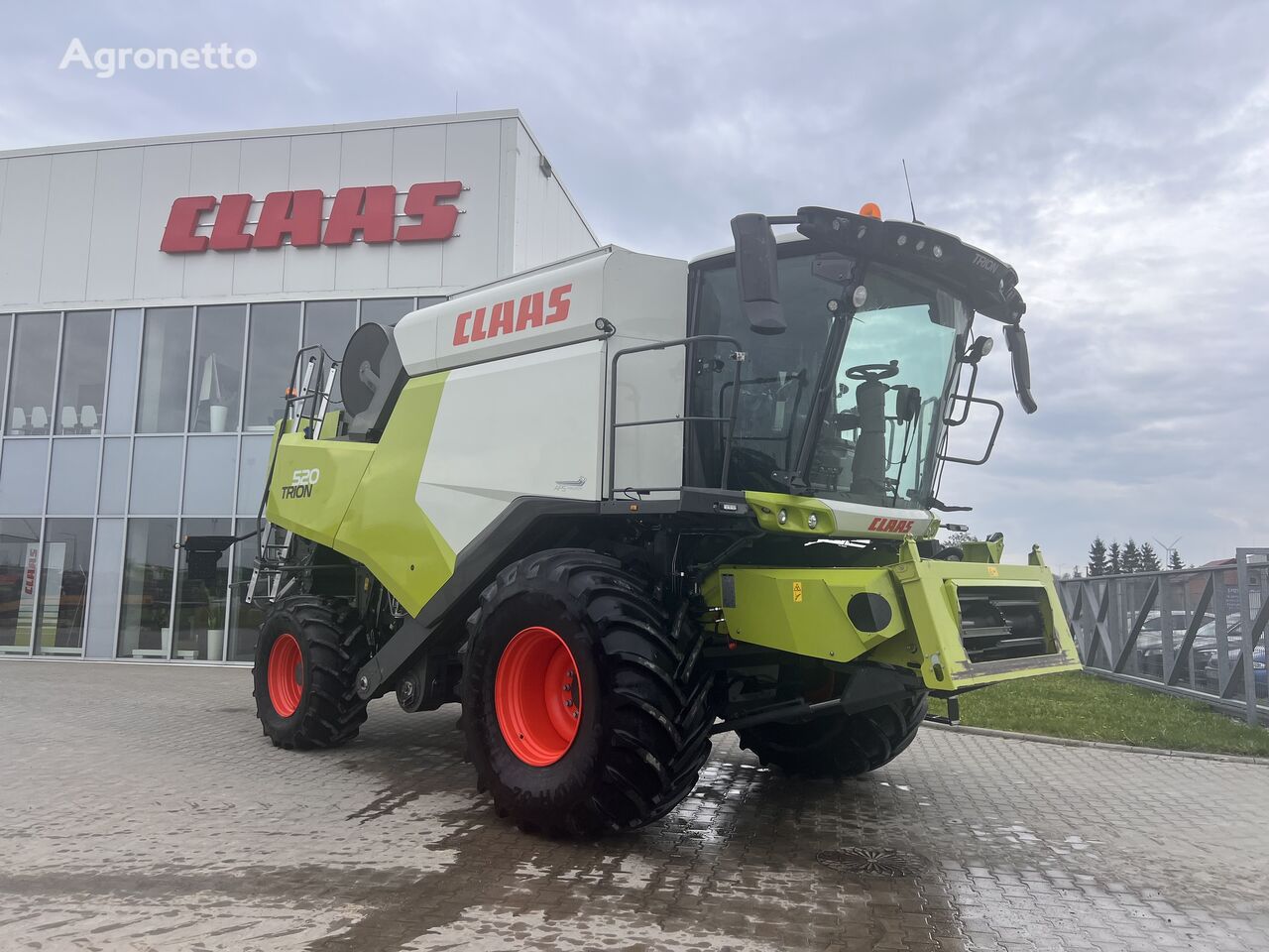 Claas Trion 520 穀物収穫機