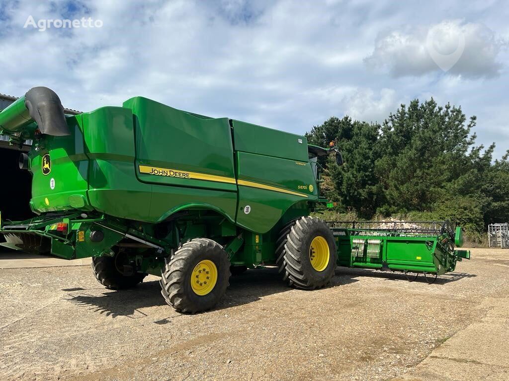 John Deere S670  穀物収穫機