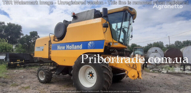 New Holland TC5080 №860 穀物収穫機